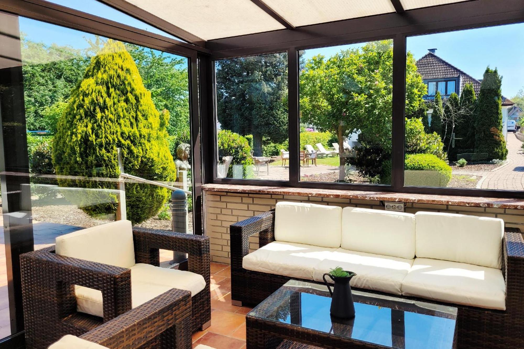 Hochwertige Ferienwohnung Mit Sonnenterrasse & Gartenblick, Nur Wenige Gehminuten Zum Strand Scharbeutz Bagian luar foto